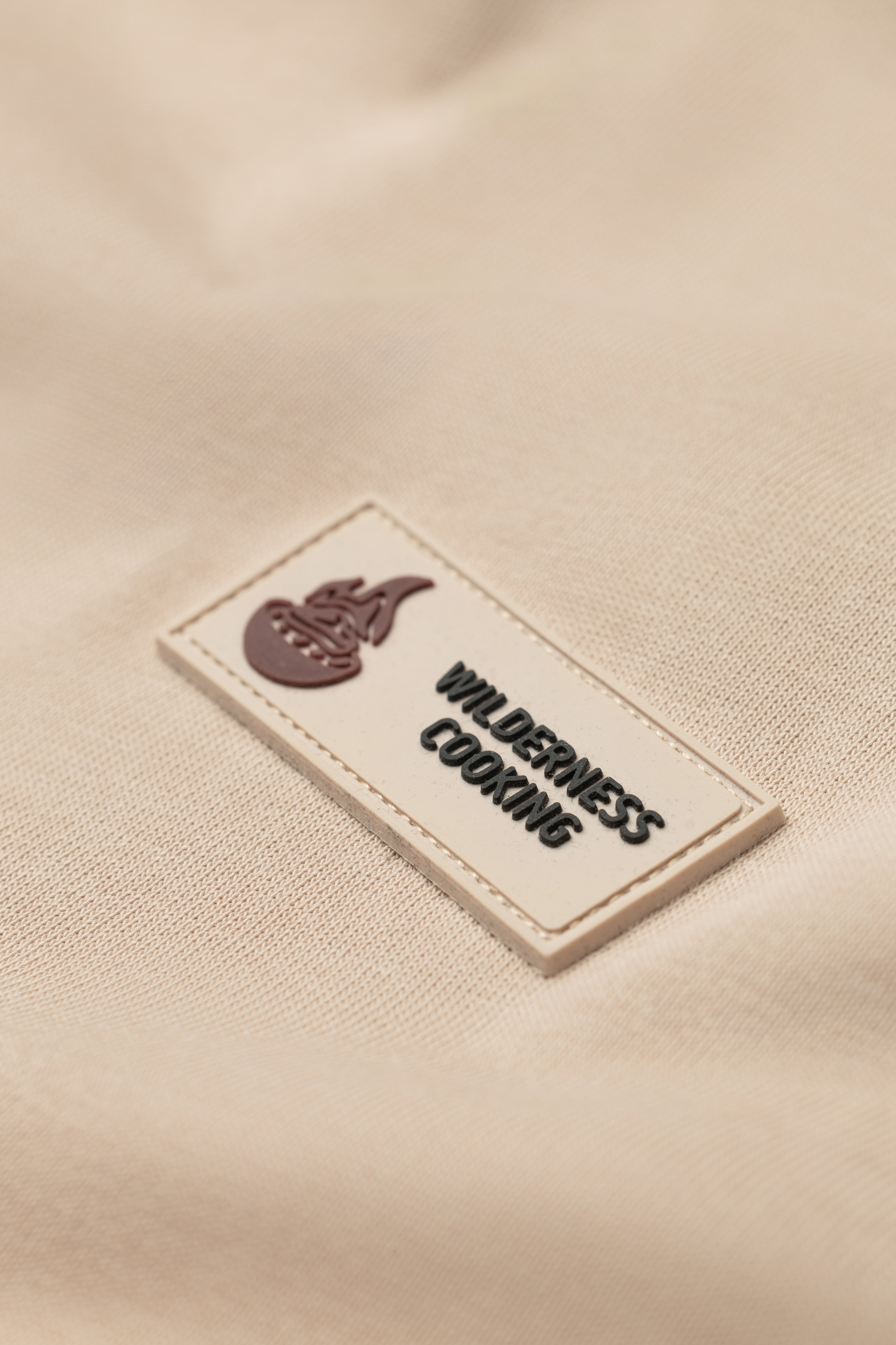 T-Shirt mit Aufnäher und Logo „Wilderness Cooking Stone“